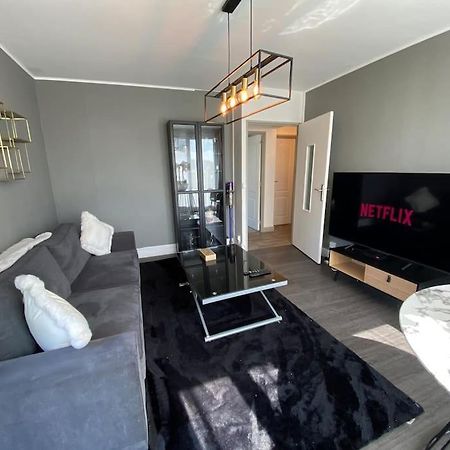 Appartement Familial Wifi Netflix Amazon Prime Saint-Cyr-lʼÉcole Extérieur photo