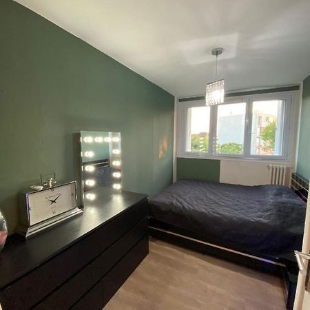 Appartement Familial Wifi Netflix Amazon Prime Saint-Cyr-lʼÉcole Extérieur photo