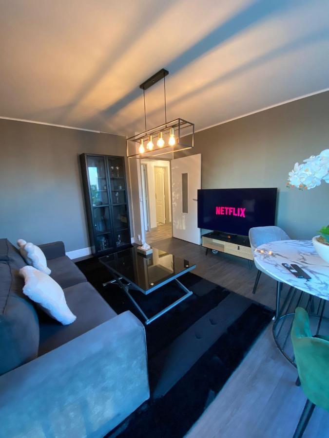 Appartement Familial Wifi Netflix Amazon Prime Saint-Cyr-lʼÉcole Extérieur photo