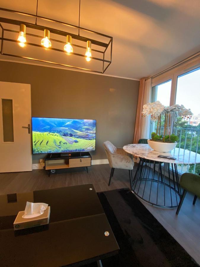 Appartement Familial Wifi Netflix Amazon Prime Saint-Cyr-lʼÉcole Extérieur photo